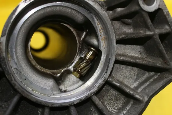 VW T4 2.4 D Half Shaft Support 02B409320C image 7