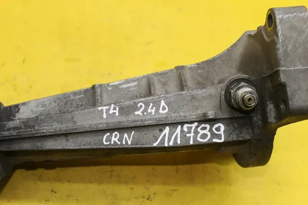 VW T4 2.4 D Half Shaft Support 02B409320C image 9