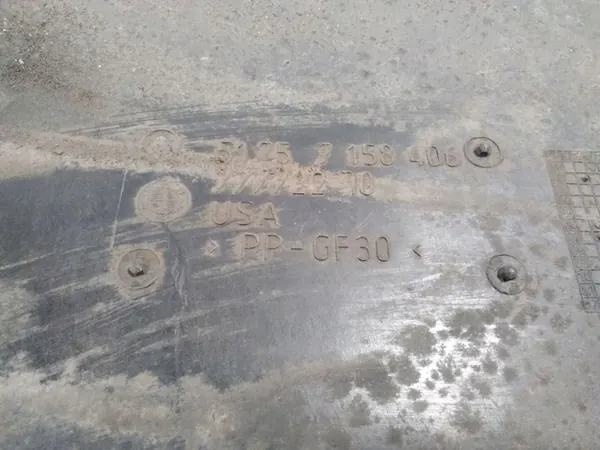 BMW X6 E71 Bakre Höger Underredsskydd OEM 51757158406 image 3