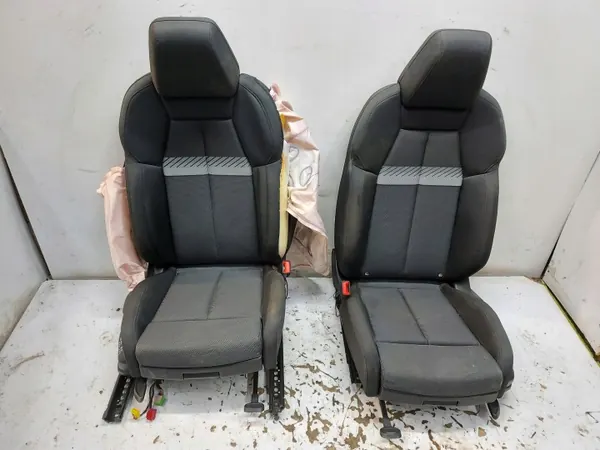 Sièges Audi Q4 E-TRON Avant & Arrière Set OEM AUDIQ4KANAPYFOT image 2