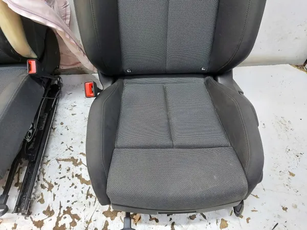 Sièges Audi Q4 E-TRON Avant & Arrière Set OEM AUDIQ4KANAPYFOT image 6