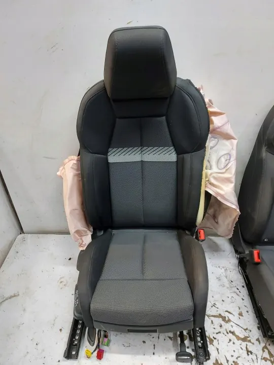 Sièges Audi Q4 E-TRON Avant & Arrière Set OEM AUDIQ4KANAPYFOT image 7
