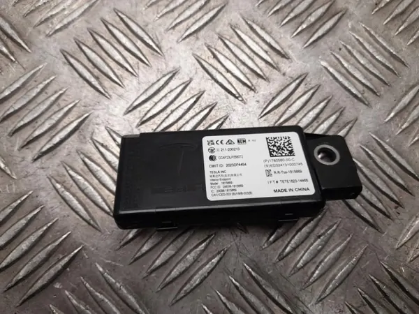 Amplificateur antenne Tesla OEM 1780580-00-C Occasion image 2