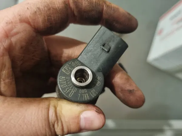 INYECTOR E46 LIFT 2.0D 0445110080 image 6