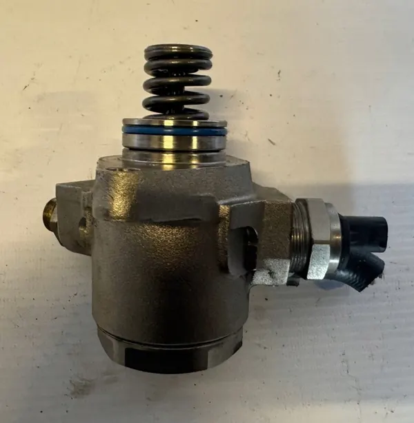Bränslepump OEM 04E127026AA - Volkswagen OE image 6