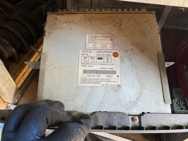 Lecteur Radio Subaru Legacy 2005-2006 AM/FM OEM 86201AG62A image 2