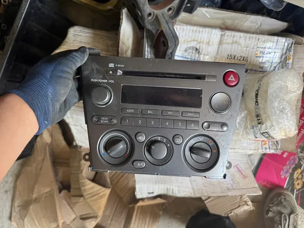 Lecteur Radio Subaru Legacy 2005-2006 AM/FM OEM 86201AG62A image 3