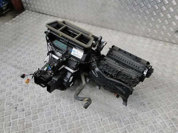 Núcleo del calefactor OEM 3Q1820005AE para VW Passat B8 image 3