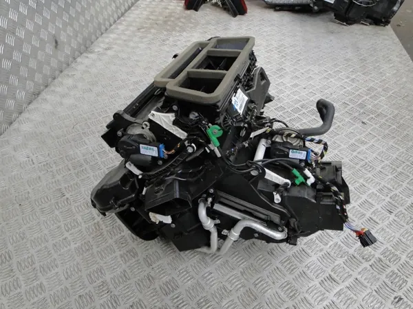 Núcleo del calefactor OEM 3Q1820005AE para VW Passat B8 image 6