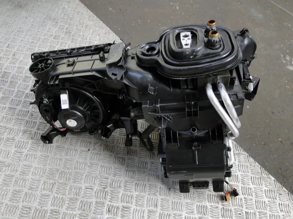 Núcleo del calefactor OEM 3Q1820005AE para VW Passat B8 image 8