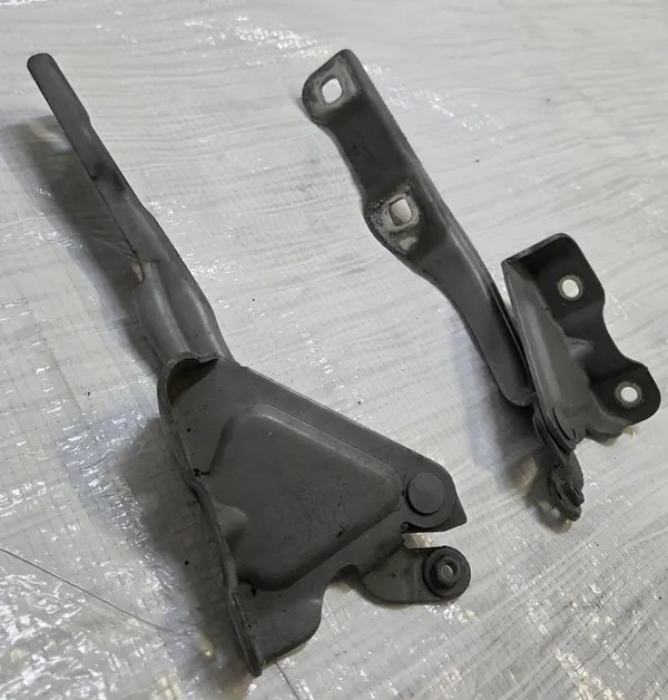 CHEVROLET TRAX HOOD HINGE RIGHT 95141369 LEFT 95141368 image 3