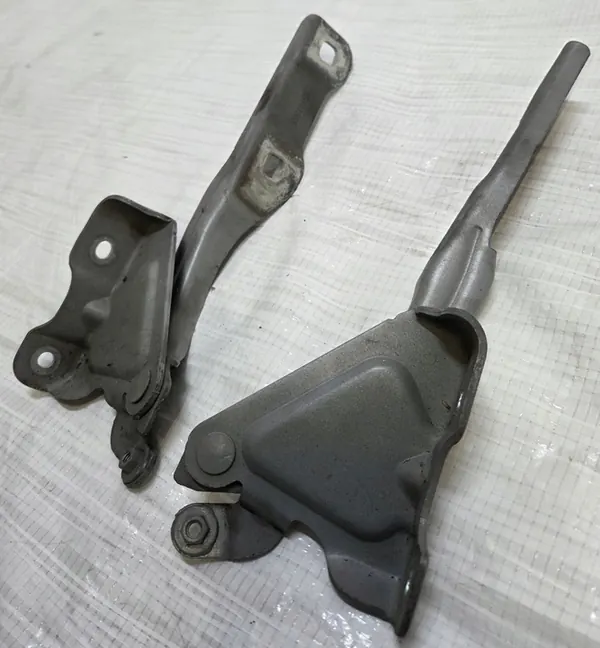 CHEVROLET TRAX HOOD HINGE RIGHT 95141369 LEFT 95141368 image 4