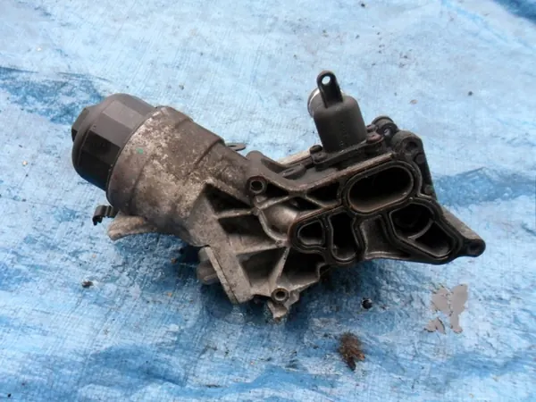 OPEL Astra J Oljefilterhus 1.3 A13DTE 55238292 image 2