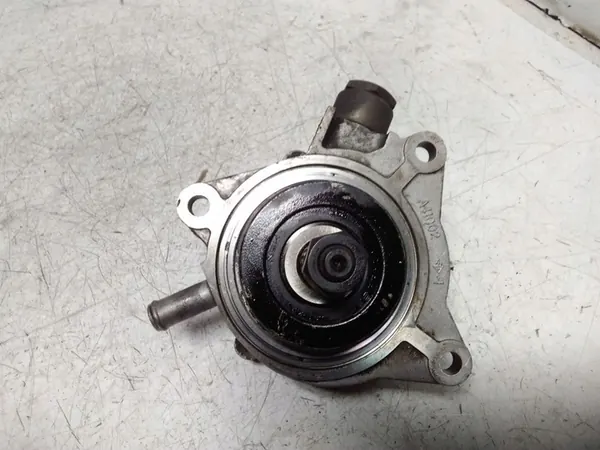 Imupumppu NISSAN NAVARA D22 2.5L Diesel 2004 image 4