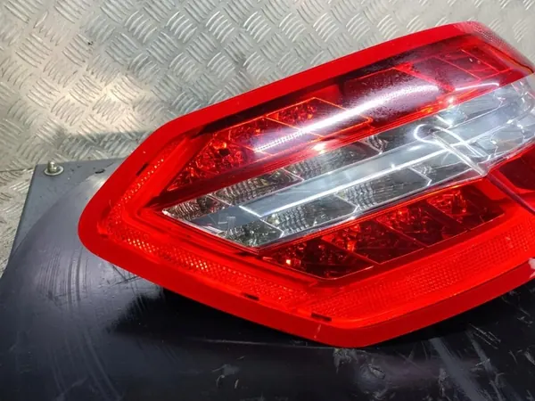 Mercedes-Benz E 200 W212 Sedan Linker Achterlicht A2129066801 image 2