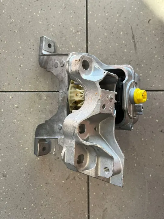 Soporte de motor Mercedes derecho delantero A2472402000 image 2