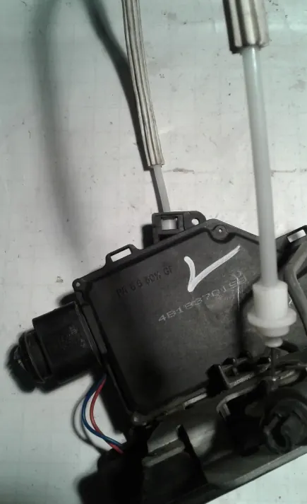 Linke Vordertürschloss Audi A6 C5 image 3