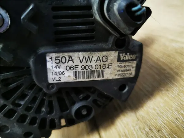 AUDI A4 B7 3.2 FSI Alternator OEM 06E903016E image 3