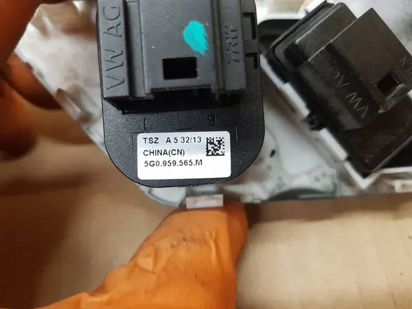Volkswagen Golf VII Spiegelsteuerung OE 5G0959565M image 2