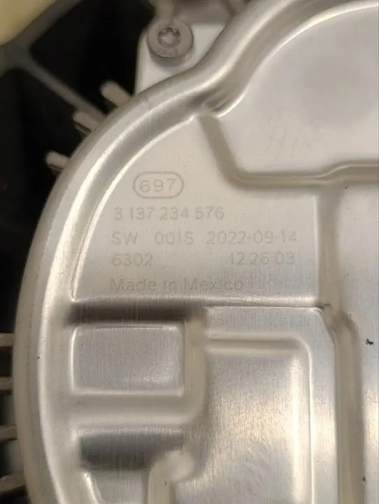 Jeep OE Kühlerlüfterabdeckung OEM 1038601279 image 5