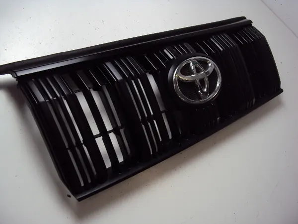 Grill Toyota Land Cruiser J150 2013-2017 image 3