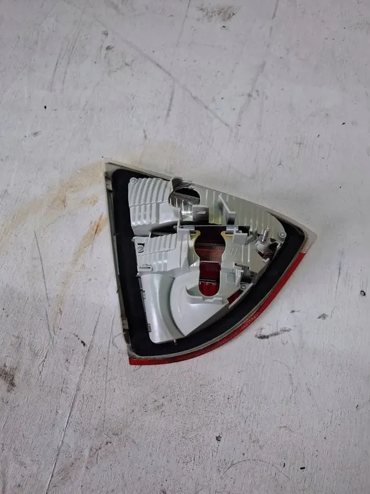 BMW 3 E90 E91 2007 Luz trasera derecha del maletero image 2