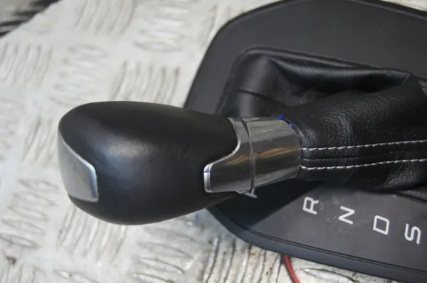 Funda Palanca Cambios FORD FIESTA MK8 Pieza OEM image 3