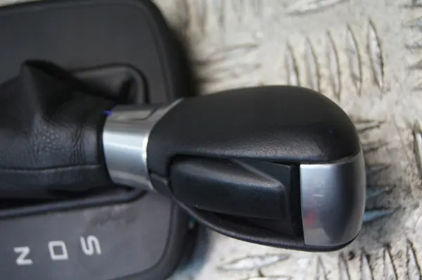 Funda Palanca Cambios FORD FIESTA MK8 Pieza OEM image 4