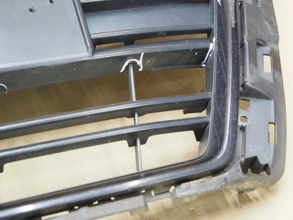 Grille AUDI A3 LIFT 8V3853651AB pour radar - Occasion image 4