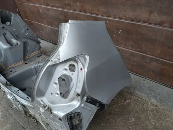 Plancher arrière Toyota Yaris II OEM YARIS II PAS TYLNY OKULAR image 5