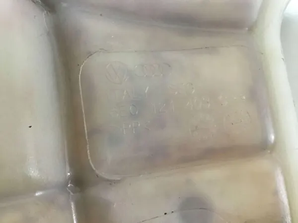 Audi A4 B7 Kylvätskeexpansionstank OEM 8E0121403C image 4