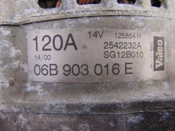 AUDI A4 B5 1.8B Vaihtovirtageneraattori 06B903016E image 6