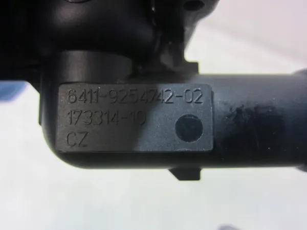 BMW Vattenpumpsventil OEM 64119254742 - Begagnad image 8