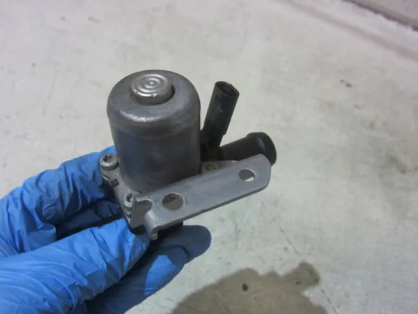 BMW Vattenpumpsventil OEM 64119254742 - Begagnad image 9