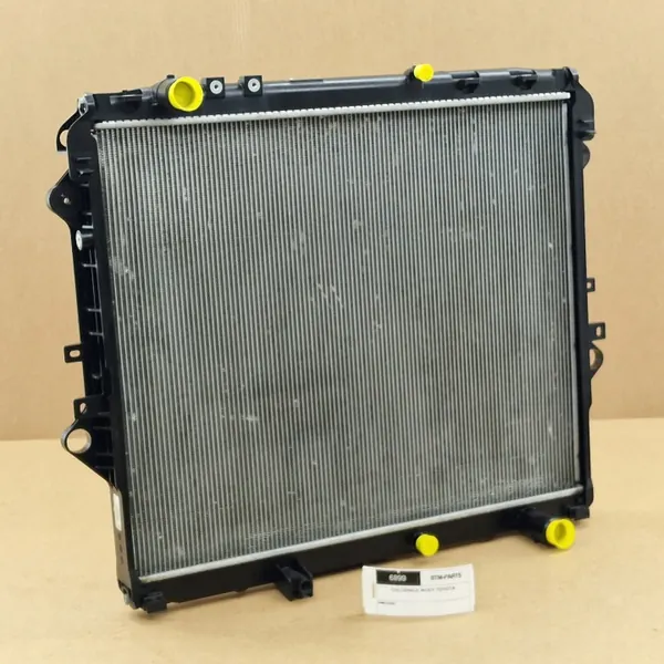 Chłodnica wody Toyota Hilux VIII 8 image 2