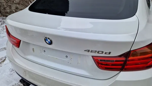 Coffre arrière BMW A96 Blanc Minéral avec vitre image 4