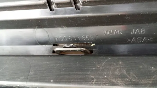 Grille Volkswagen OE 7C0853653F d'occasion image 9