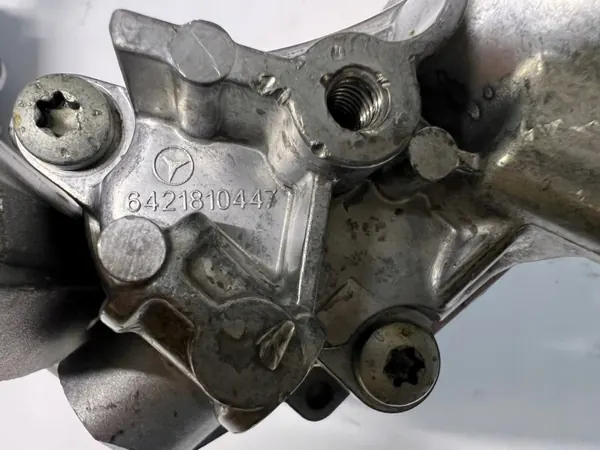 Bomba de óleo Mercedes-Benz OE A6421810847 Usada image 5
