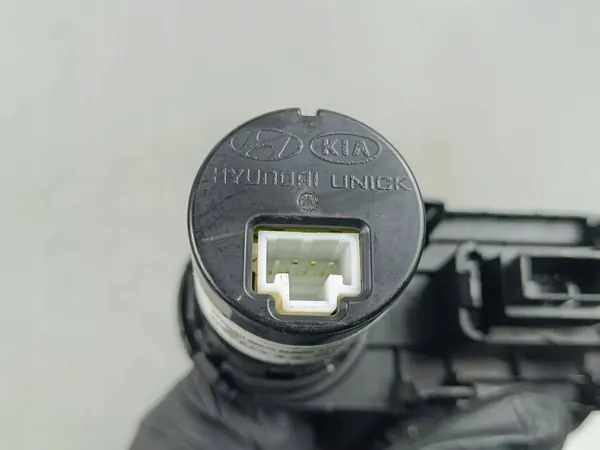 Conector USB Hyundai Ioniq 5 OEM 96125GI000 - Usado image 2