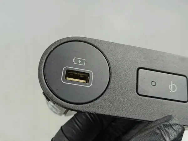 Conector USB Hyundai Ioniq 5 OEM 96125GI000 - Usado image 5
