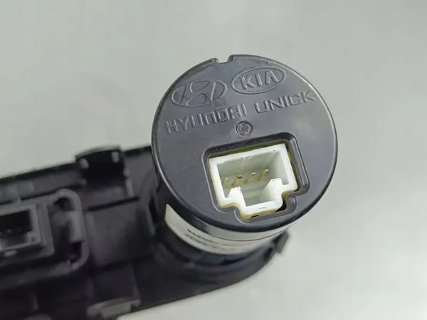 Conector USB Hyundai Ioniq 5 OEM 96125GI000 - Usado image 6