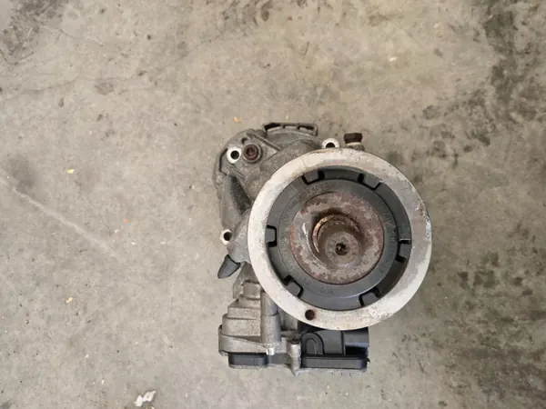 Redutor do distribuidor Porsche 95B-341-010-A - Usado image 8