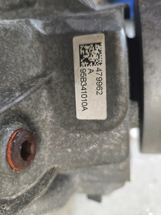Redutor do distribuidor Porsche 95B-341-010-A - Usado image 9