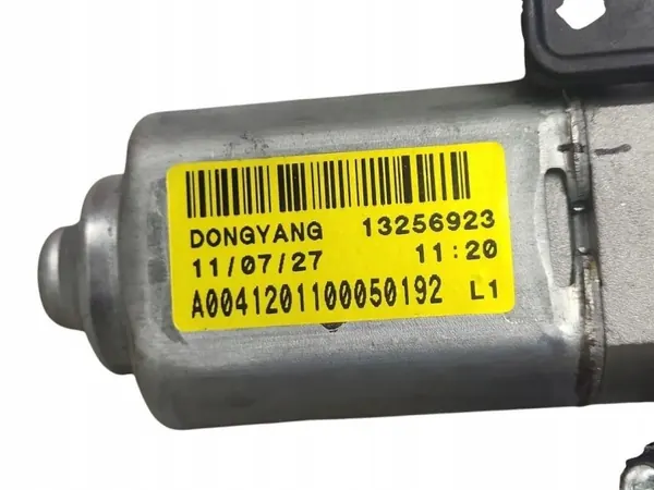 Opel Zafira C Heckwischermotor OEM 60Z010011 image 4