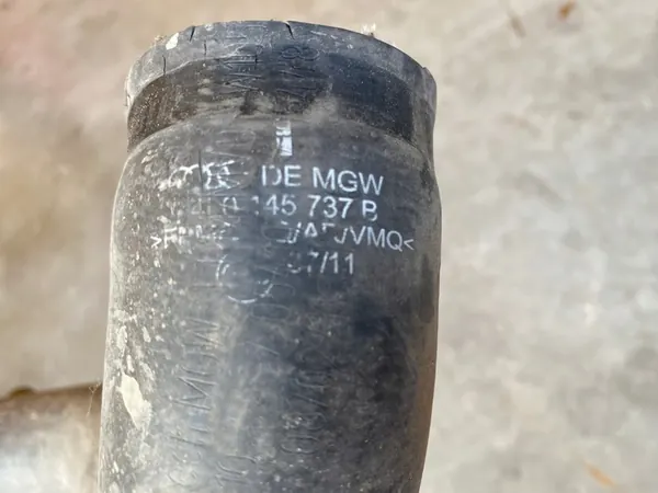 Audi Q7 4L Intercooler-Schlauch 4L0145737B image 4