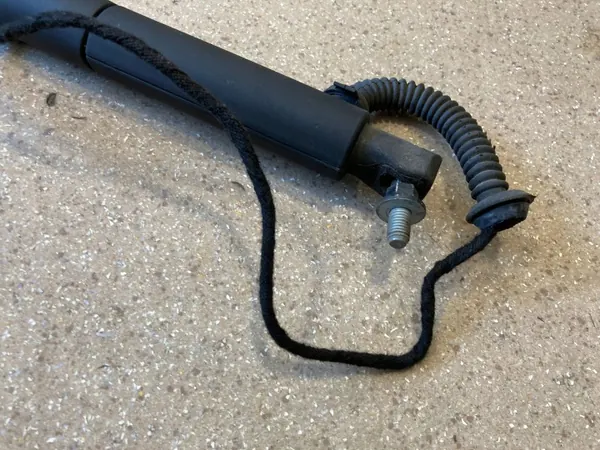Actuador de maletero BMW X6 E71 derecho trasero OEM 7286118 image 10
