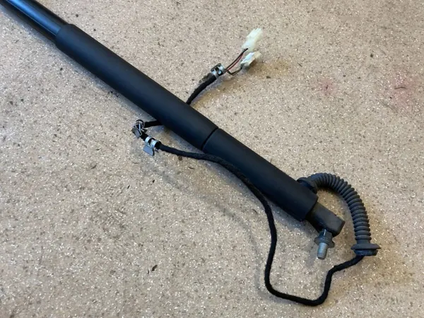 Actuador de maletero BMW X6 E71 derecho trasero OEM 7286118 image 7