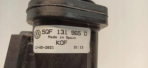 Tampa AdBlue VW Tiguan II OEM 5QF131965D - Usado image 4