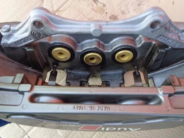 Keramik-Bremszangen OEM 8W0615105GJ für Audi RS5/RS4 image 9