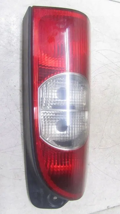 Lámpara trasera izquierda Renault Master II 8200171472 image 2